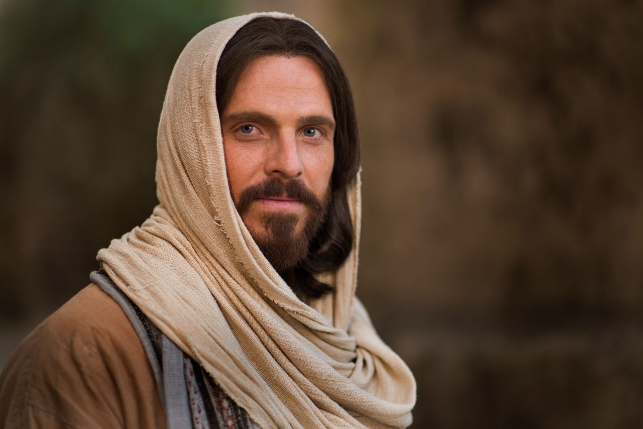 Jezus Christus nodigt glimlachend allen uit om tot Hem te komen